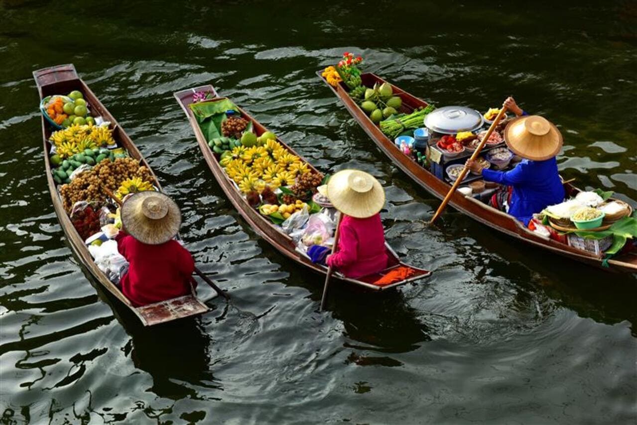 Floating Markets – A Unique Shopping Experience