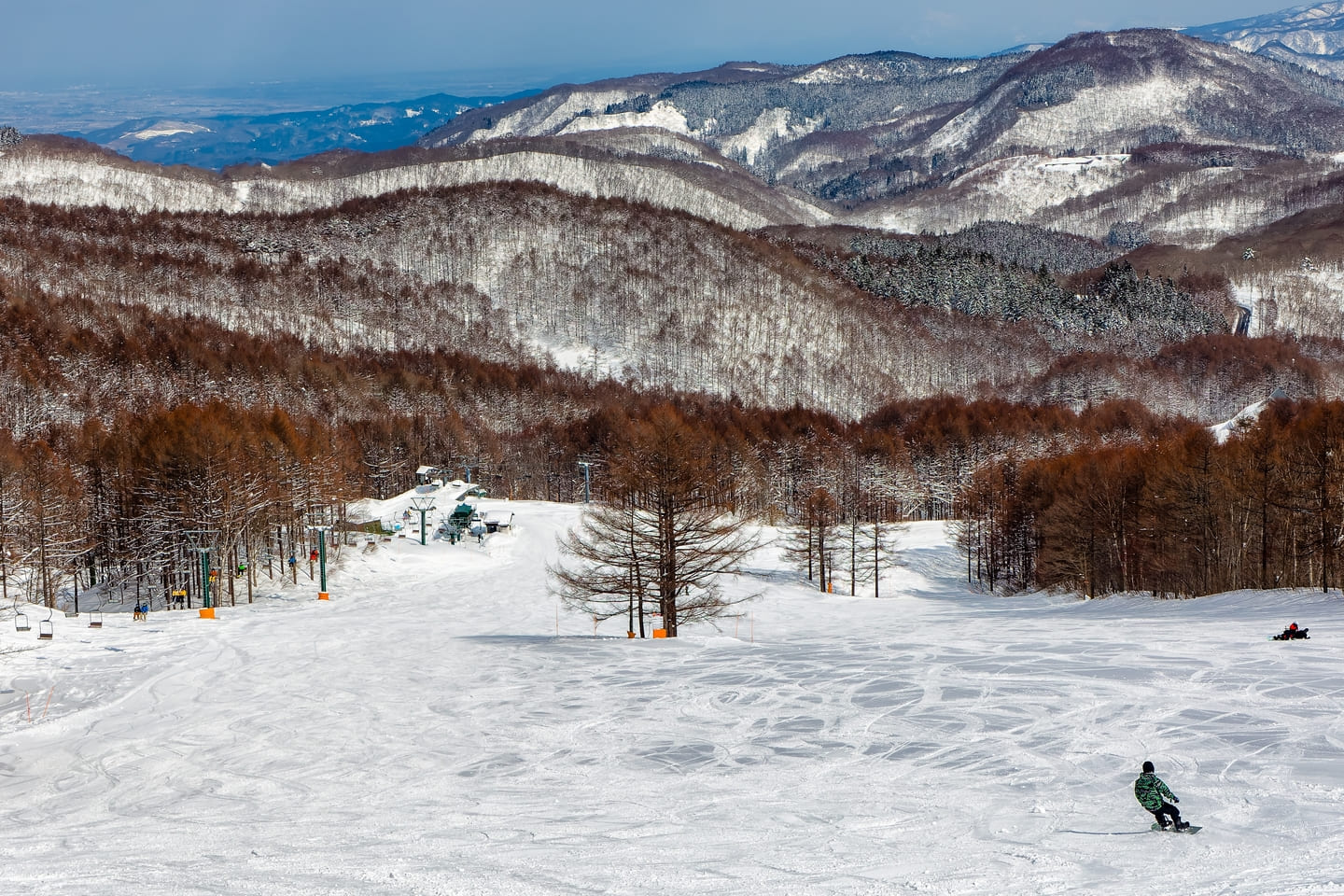 Madarao Magic: Skiing Serenity in Japan's Snowy Haven