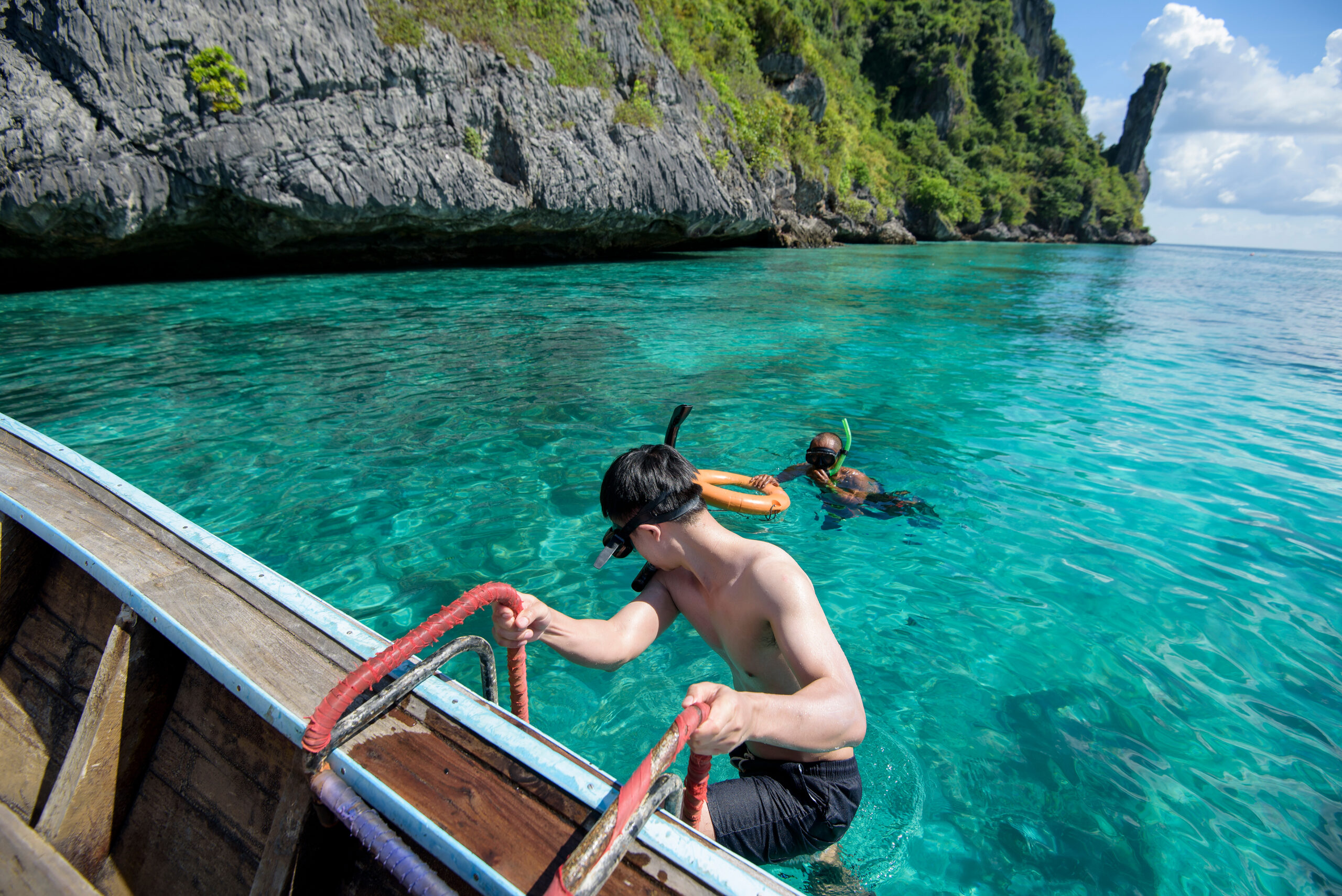 Phi Phi Islands – An Adventure in Paradise