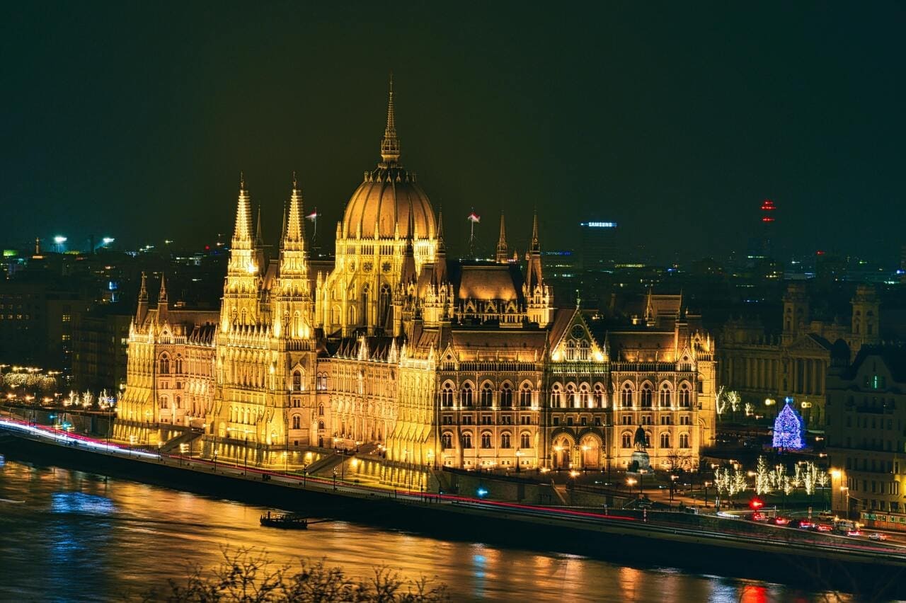 Hungarian Parliament Building stunnig night view explore budapest