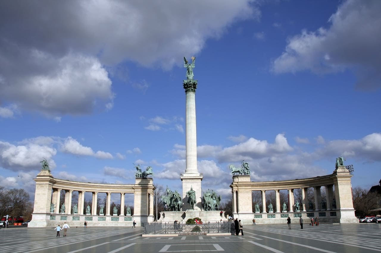 Heroes square bronze statues of Hungary’s legendary founders
